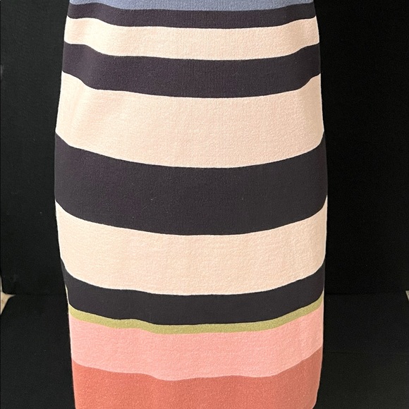 ANN TAYLOR SS SWEATER DRESS. EXCELLENT CONDITION, WOMEN’S SIZE MEDIUM - Picture 4 of 8